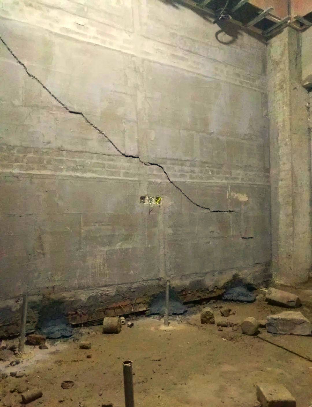 承德鹰手营子矿区房屋下沉加固